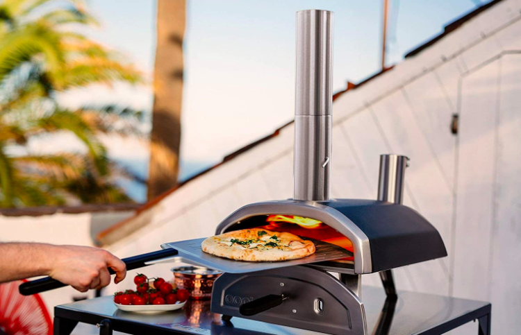 キャンプで本格ピザが手軽に焼ける｜Ooni Fyra（ウニ フィーラ）のポータブルピザ窯の値段や特徴にレビューまとめ グランプレス