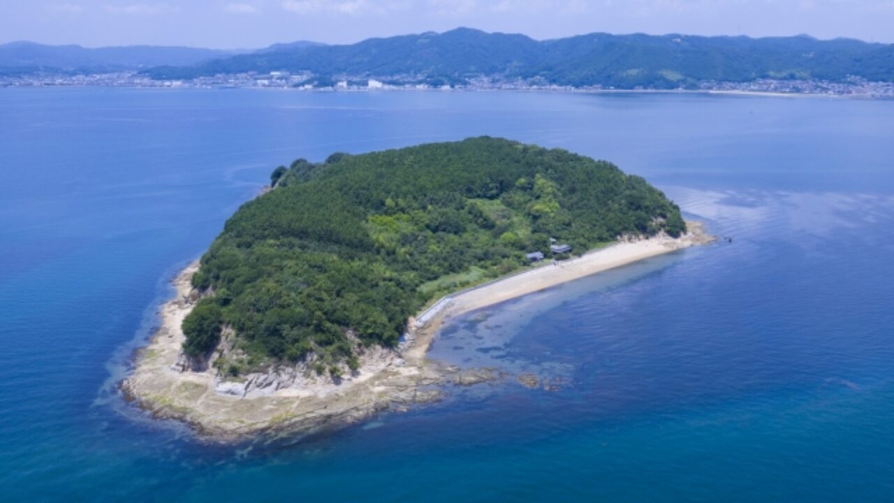 瀬戸内海の無人島 くじら島 を貸切 Kujira Jimaのグランピング料金プランや食事に設備 予約方法 グランプレス